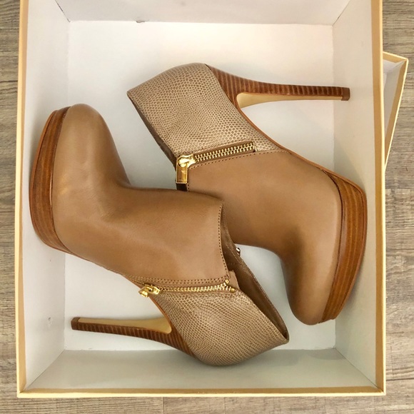 Shoes - Picture 3 of 8